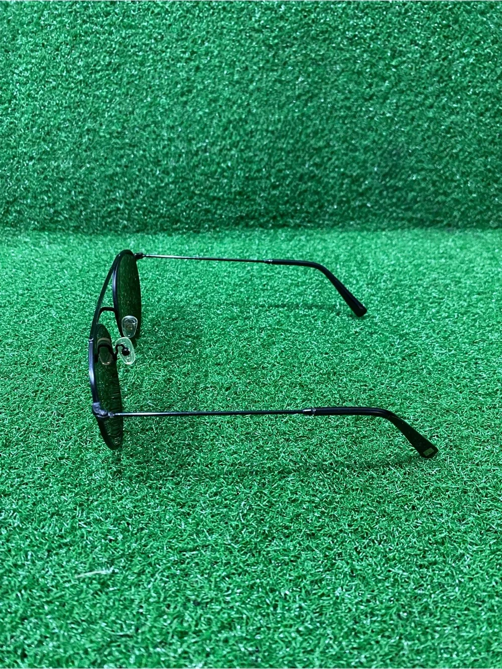 Classic Black Oval Men's Metal Sunglasses - Sleek Minimalist Design